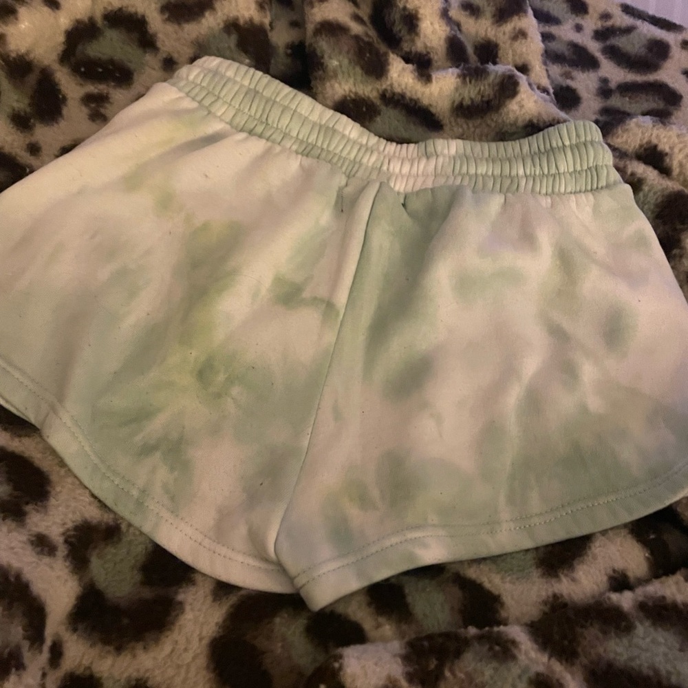 Green&White shorts **excepting all offers!! - Picture 3 of 4
